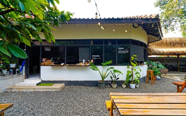 OYO Life 92835 Maya Adipuri