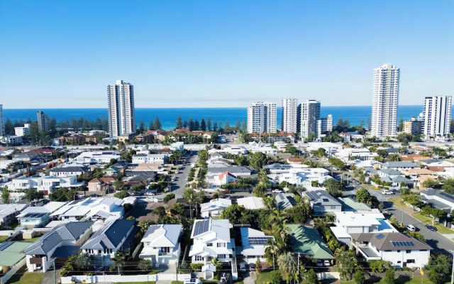 Beach Home in Burleigh Waters