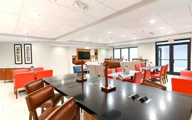 Holiday Inn Express Richmond Airport by IHG