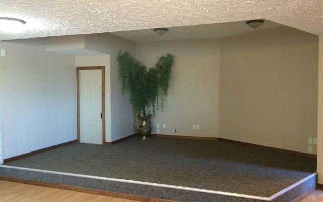 The Country Edge Motel