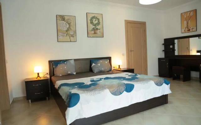 Villa Aslam, Kadriye Mahallesi 236 Sokak No: 1-4 Tolerance Golf Sitesi C-1 Blok, Serik, Antalya