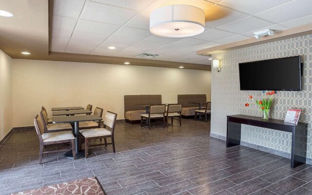 Comfort Suites University