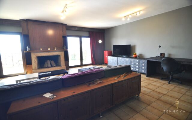 Zennova 80 Kastra Apartment