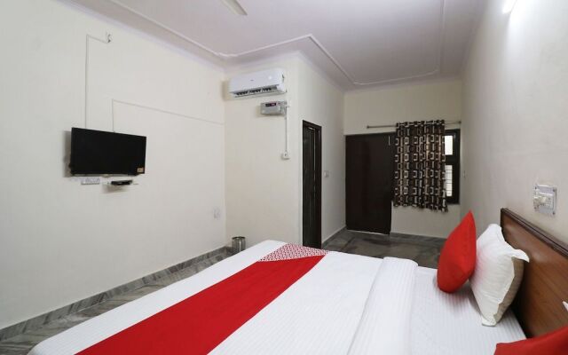 Oyo 39797 Hotel Om