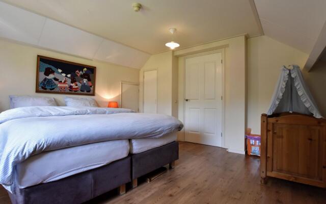 Spacious holiday farm in Bronckhorst with private garden