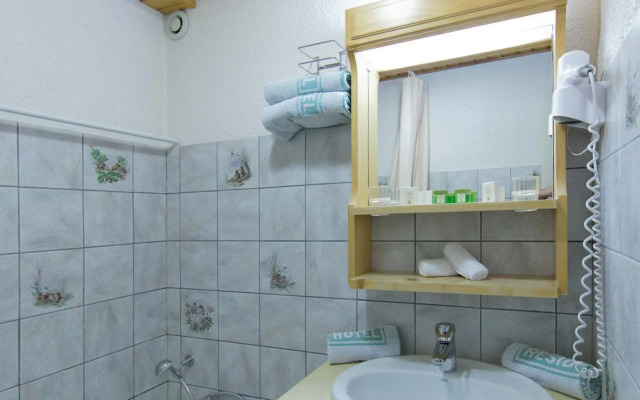 Hôtel Loisirs Les Côtes, Résidence et Chalets