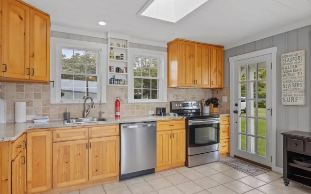 Harolds House 4 Bedroom Home by RedAwning