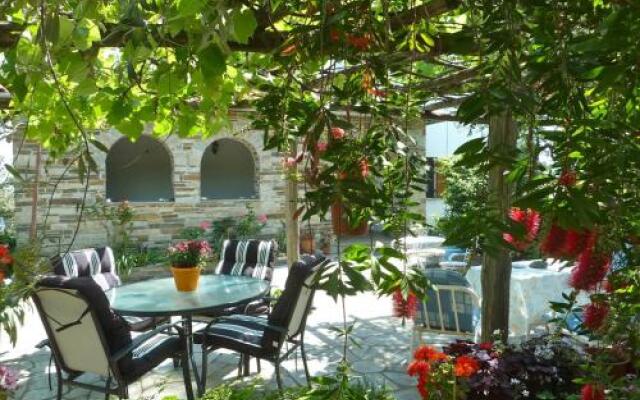 Felitsia Apartments & Studios