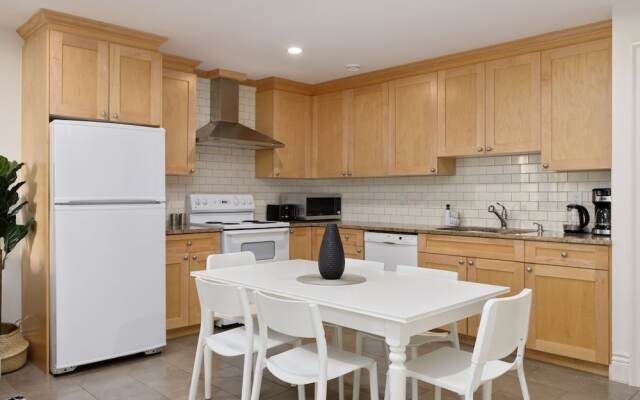 Cozy 2BR BSMT Suite Near Grouse Mt. and Edgemont.