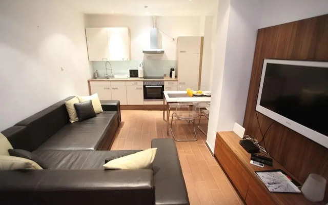 d.Five City Studio Régi Posta