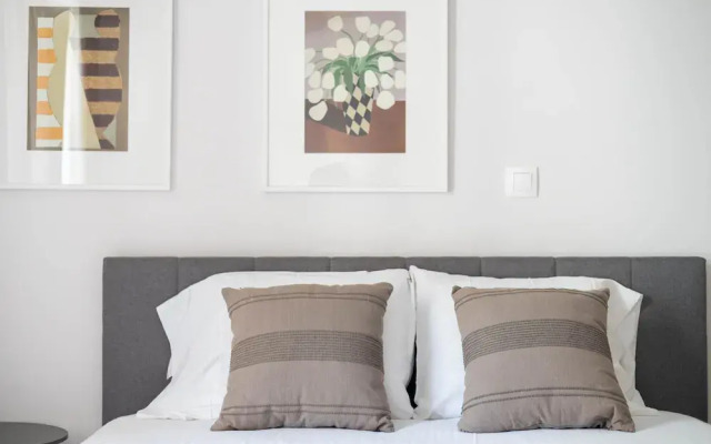 Urban Comfort 2 Bdrm Next to Metro