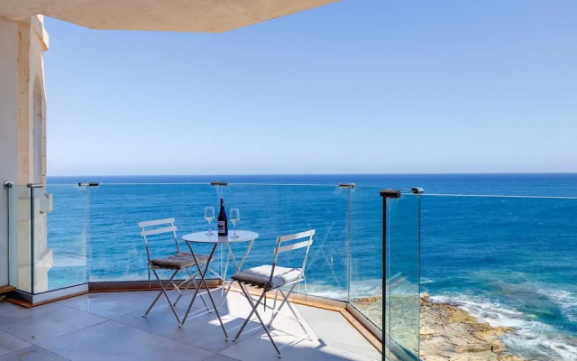 Superb Seafront Family Apartment