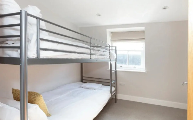 Luxurious Central Windsor Town House