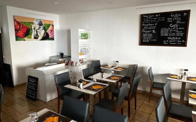 LE CENTRAL Hôtel Bar Restaurant