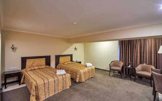 Grand Mir Hotel