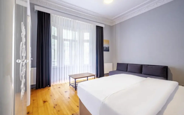 Refreshing and Central Apartment in Beyoglu