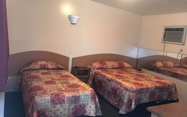 Super 8 by Wyndham Montreal
