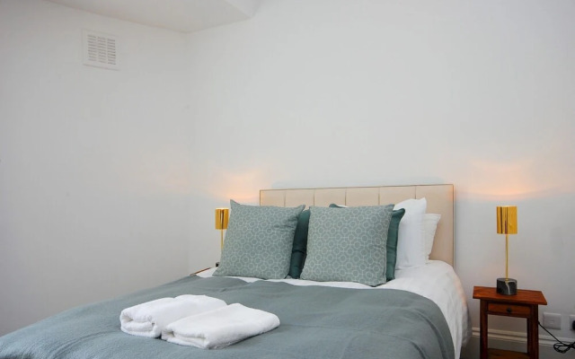 The Craven Hill Residence I - Hen11