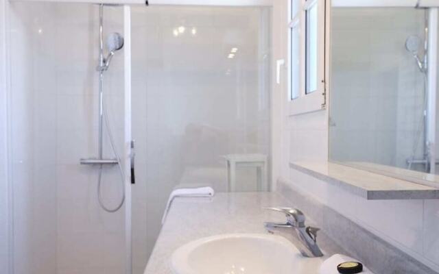 3 Bedrooms Hypercenter Terrace and Parking