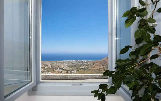 Bluewhite Suites & Villa Santorini