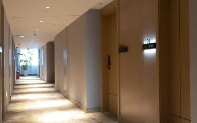 Linhai Huaxuan Hotel (Duqiao Baolong Square Branch)