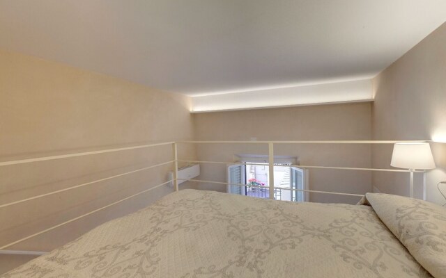 Central Berchet With Terrace and Private Entrance