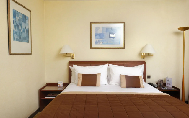 Carlton Hotel