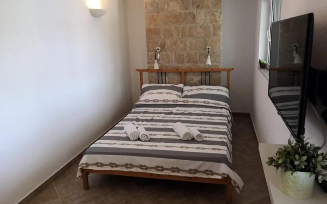 A & A Luxury Guest House