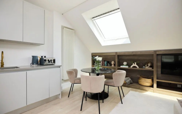 The Skylight One-Bed at Elspeth Road