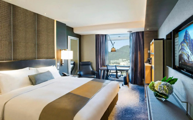 Royal Plaza Hotel