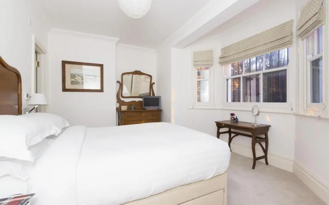 Warwick Gardens II by onefinestay