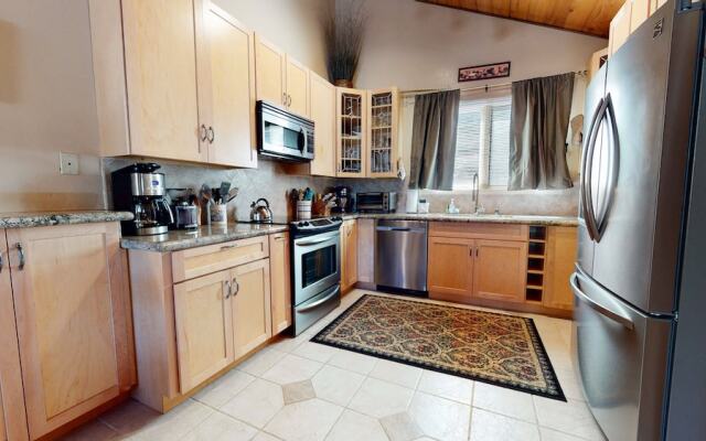 Winterset Woodland - Near Hike & Bike Trails!