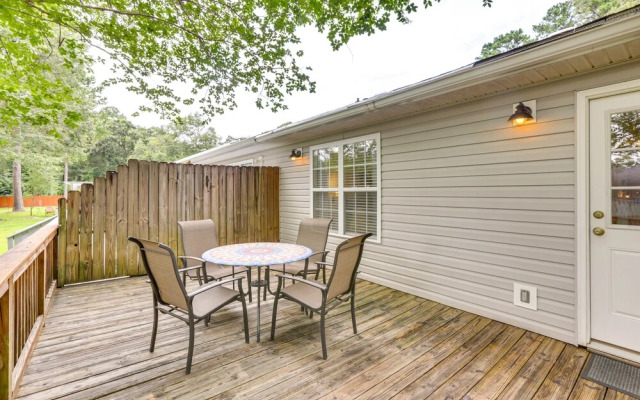 Tranquil Thomasville Retreat w/ Deck + Dining Area