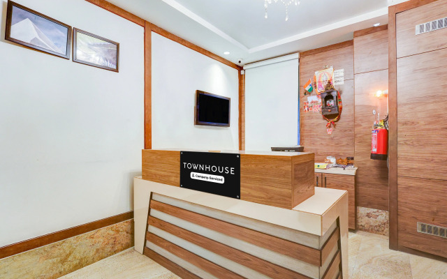 Super Townhouse Chhatarpur Near Metro Park