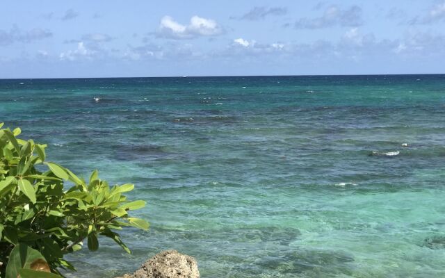 Ti. Maanga vue mer et pieds dans l'eau
