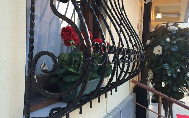 Rose Rooms Apart