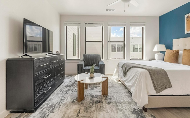 Landing Apartments - South Austin