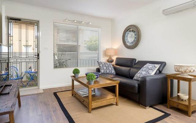 Rustic Charm - Central & Sophisticated