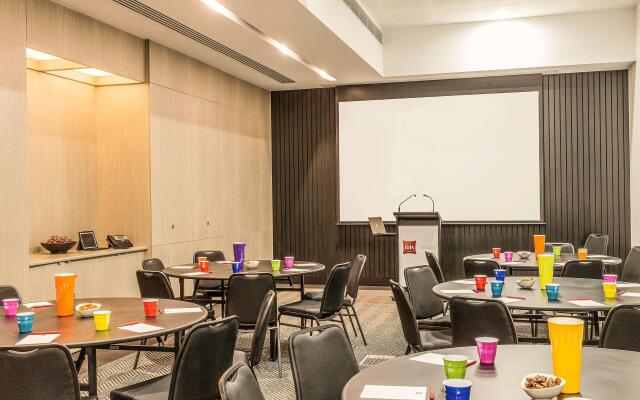 ibis Adelaide