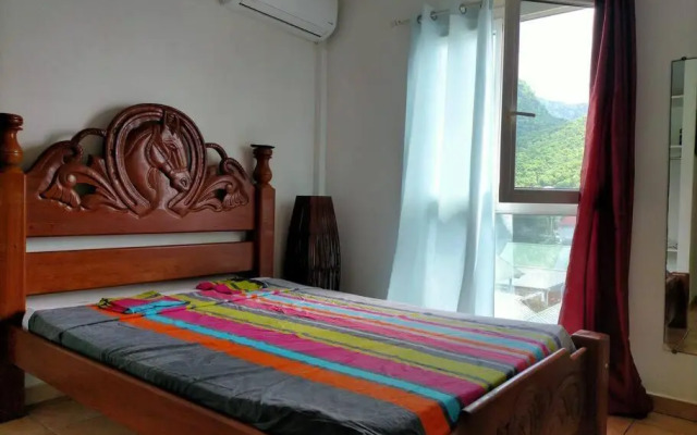 Bel appartement avec piscine, face à la mer