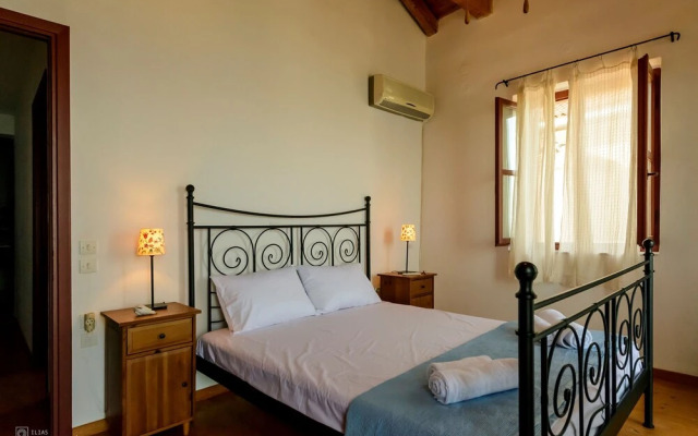 Waveside Sanctuary - Luxurious Seastone Villa