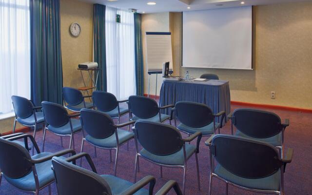 Holiday Inn Calais by IHG