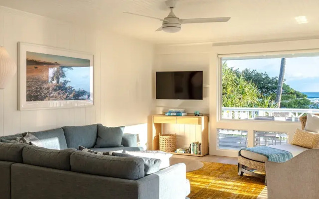 Hale Kalani 2 Bedroom Home by RedAwning