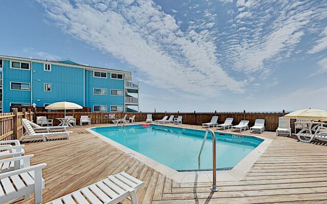 New Listing! Oceanfront W/ Balcony & Pool 1 Bedroom Condo