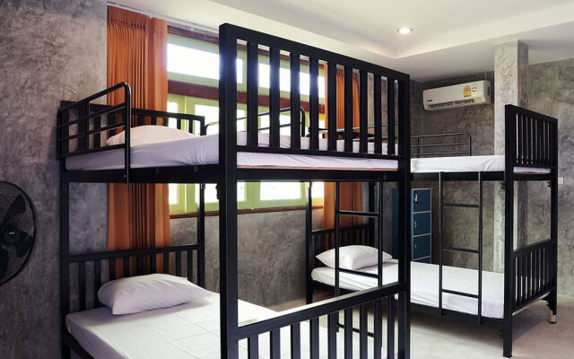 Tonmai Suites