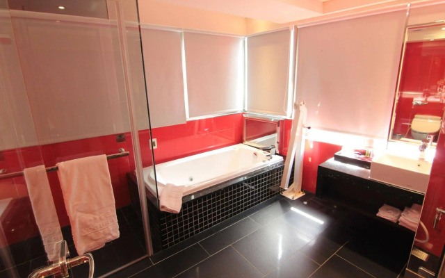 V one Hotel