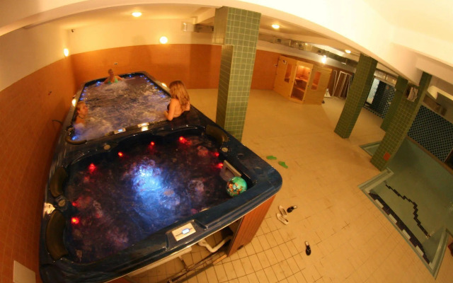 Hotel Daisy Budget