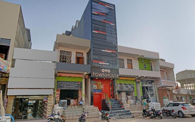 OYO 79651 TownHouse OTH Buddhi