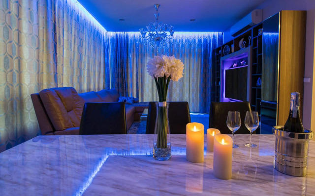 Luxury Apartment at Karon Hill