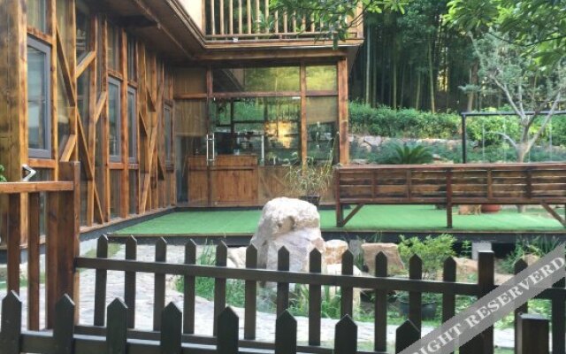 Xipan Nongzhuang Shuiyunjian